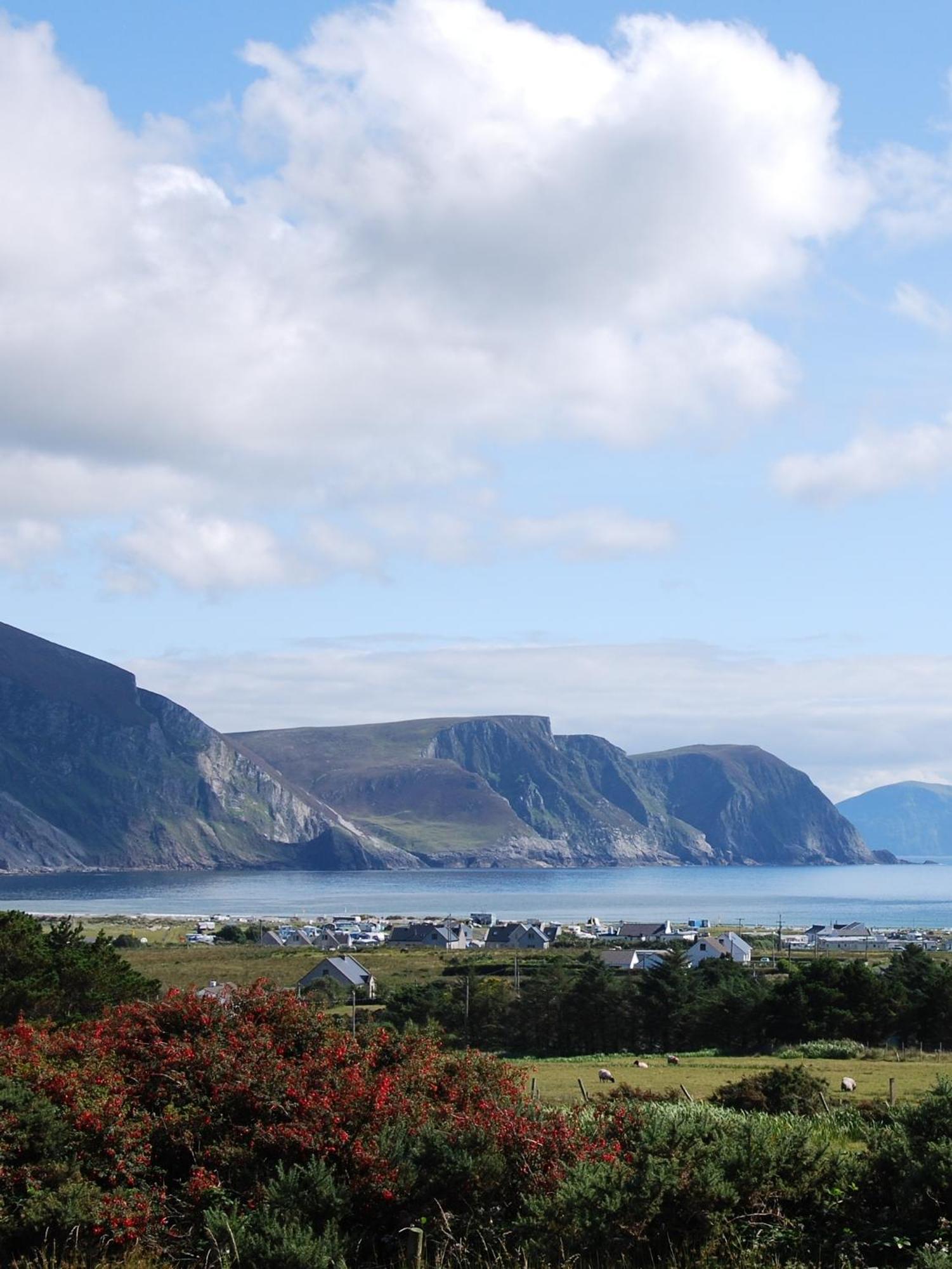 Teach Cruachan Large-Group Holiday Home Dooagh Exterior photo